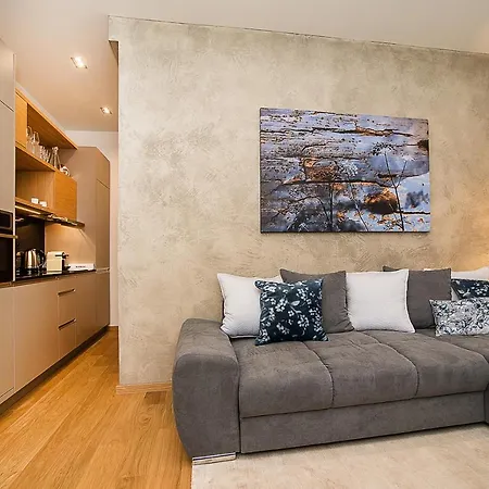 Quiet Apartment In The Old Town *
