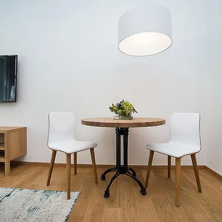 Quiet Apartment In The Old Town *