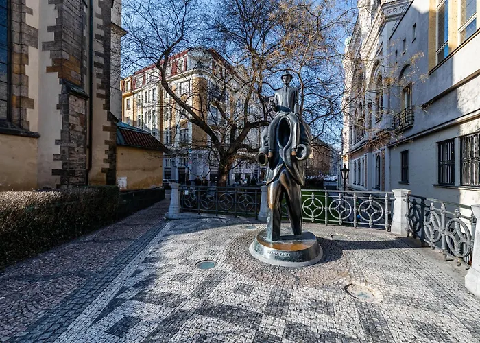 Quiet In The Old Town Praga