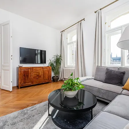 Quiet In The Old Town Apartment
