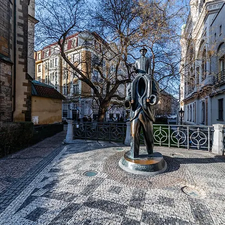Quiet In The Old Town Prag