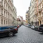 Quiet In The Old Town Apartman *
