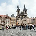 Quiet In The Old Town * Prag