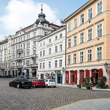 Quiet In The Old Town Apartment *