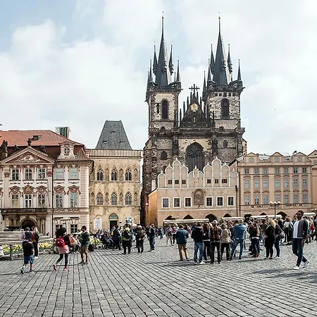Quiet In The Old Town * Prag