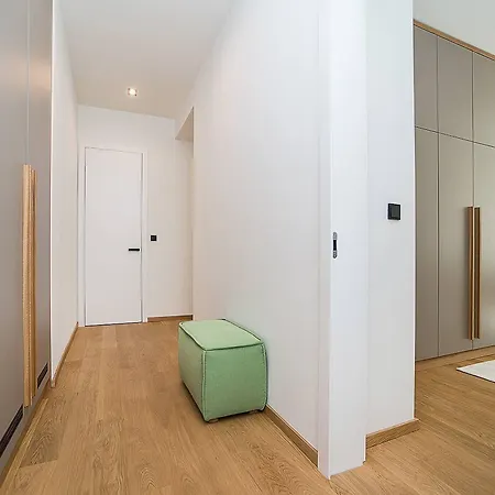 Quiet In The Old Town Apartment *